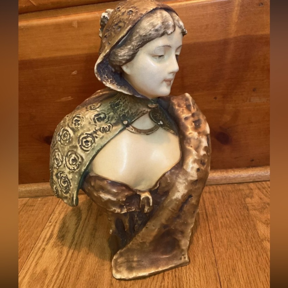 AMPHORA Art Nouveau Bust of Lady